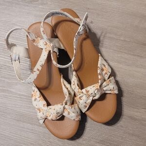 Women's Floral Knot Front Ankle-Strap Sandals in Cream and Tan